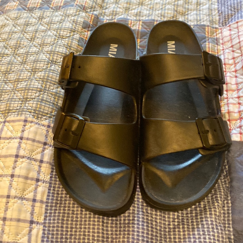 Women’s size 9 sandals, black, brand Mia